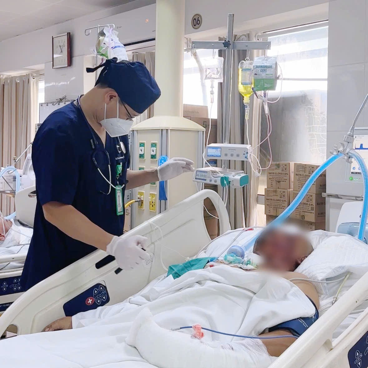 Tai nạn ph&aacute;o nổ gia tăng, nhiều ca cấp cứu nguy kịch- Ảnh 1.