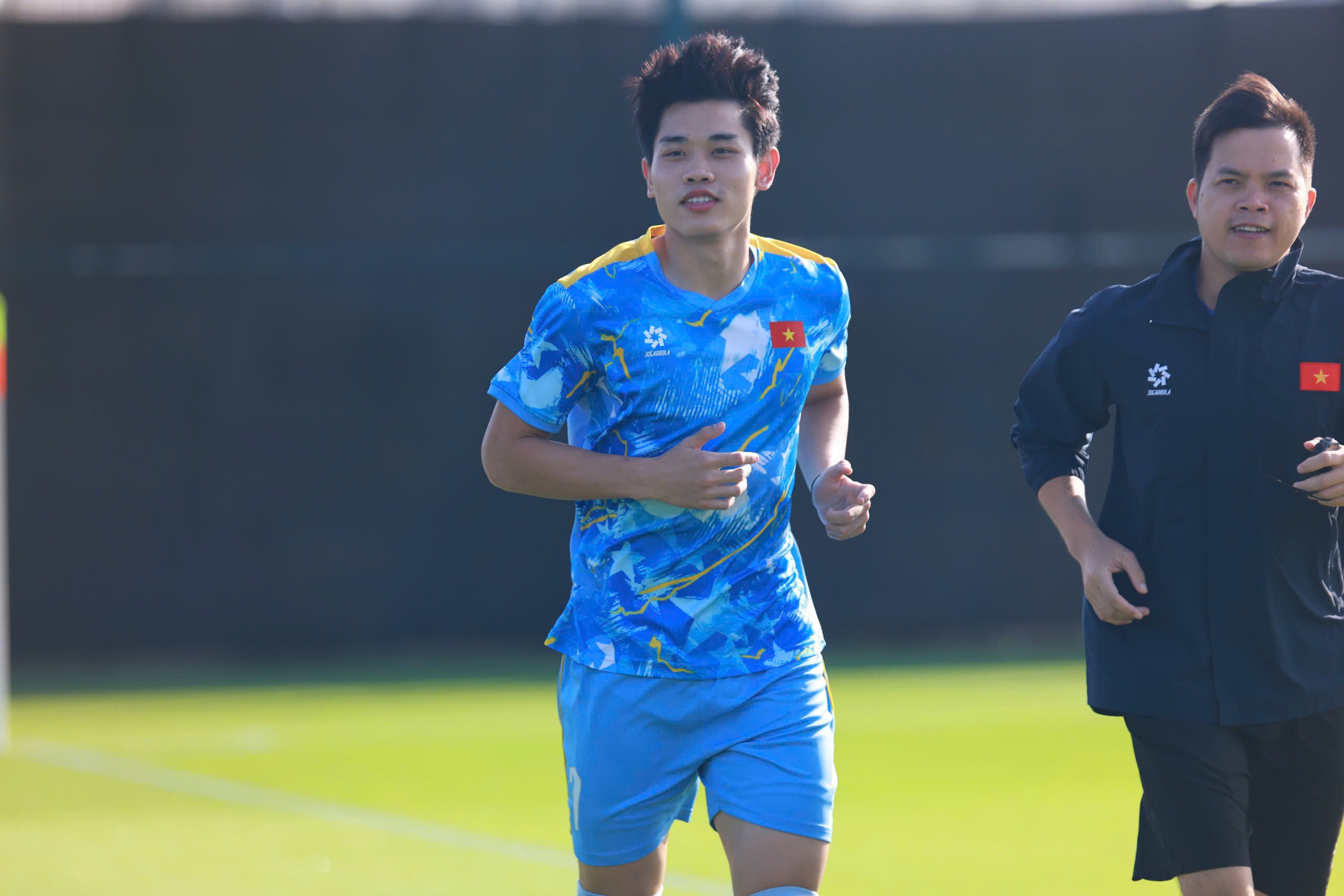 Đ&igrave;nh Bắc v&agrave; "Lamine Yamal xứ Thanh" Văn Thuận tập ri&ecirc;ng trước trận tứ kết U23 ch&acirc;u &Aacute;- Ảnh 3.