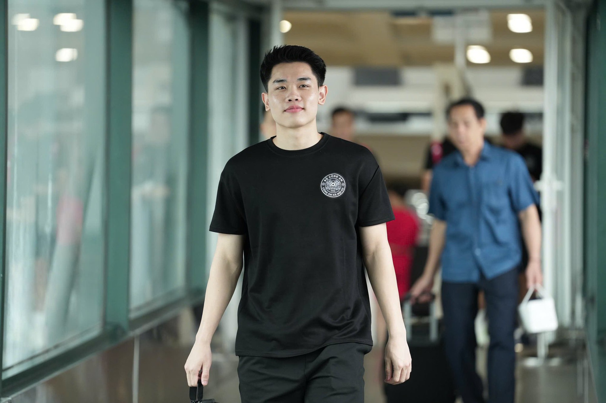 "Sốc visual" Đ&igrave;nh Bắc ở tiệm cắt t&oacute;c, đ&aacute; b&oacute;ng hay lại điển trai v&ocirc; địch thế n&agrave;y!- Ảnh 3.