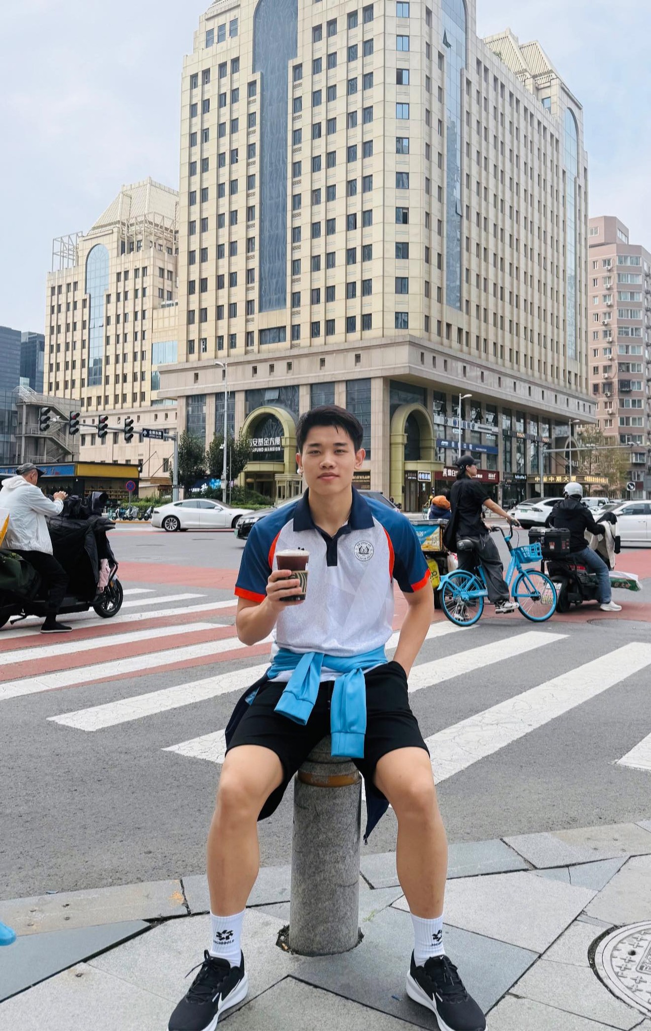 "Sốc visual" Đ&igrave;nh Bắc ở tiệm cắt t&oacute;c, đ&aacute; b&oacute;ng hay lại điển trai v&ocirc; địch thế n&agrave;y!- Ảnh 6.