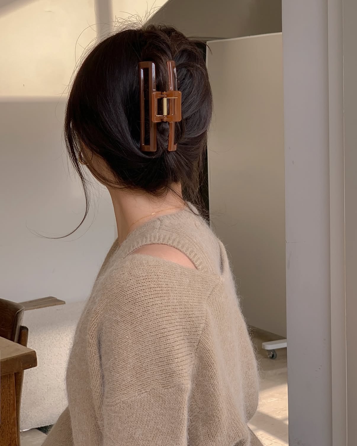 4 c&aacute;ch buộc t&oacute;c tuyệt đẹp v&agrave; thanh lịch khi mặc &aacute;o len- Ảnh 6.