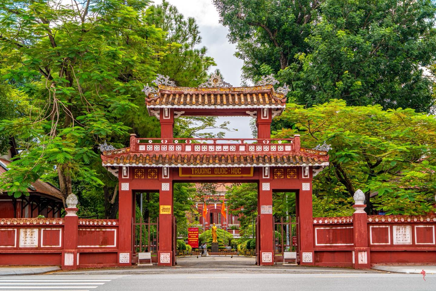 Ở Việt Nam, c&oacute; một ng&ocirc;i trường duy nhất được c&ocirc;ng nhận l&agrave; di t&iacute;ch lịch sử quốc gia đặc biệt- Ảnh 2.