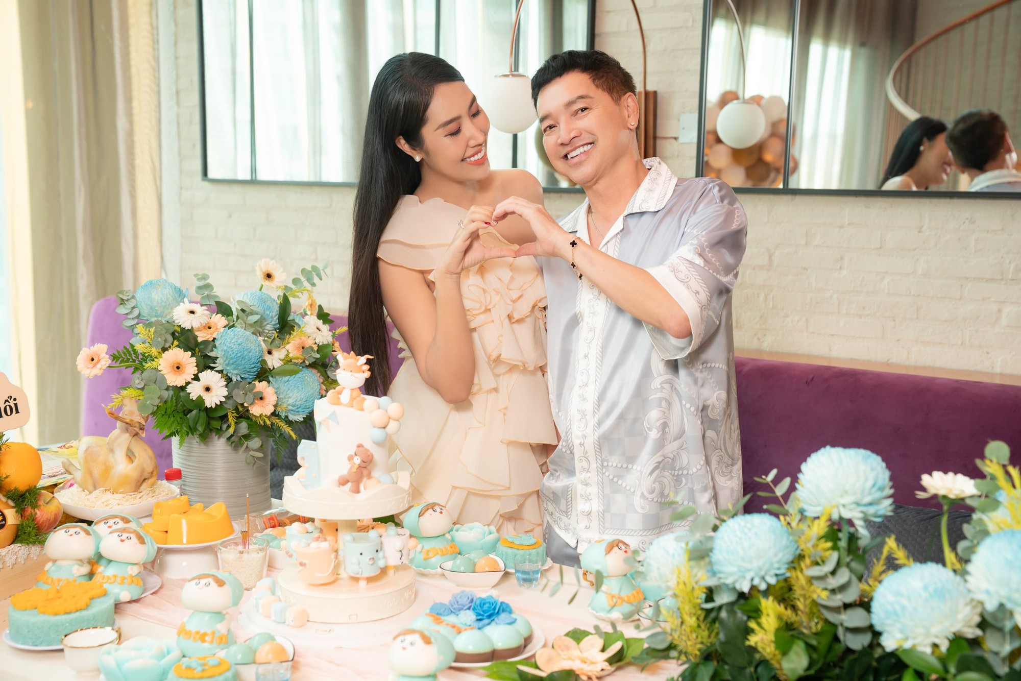 Sao nam Vbiz lấy vợ k&eacute;m 37 tuổi, vừa h&agrave;o ph&oacute;ng tặng nửa kia cuốn sổ đỏ- Ảnh 7.