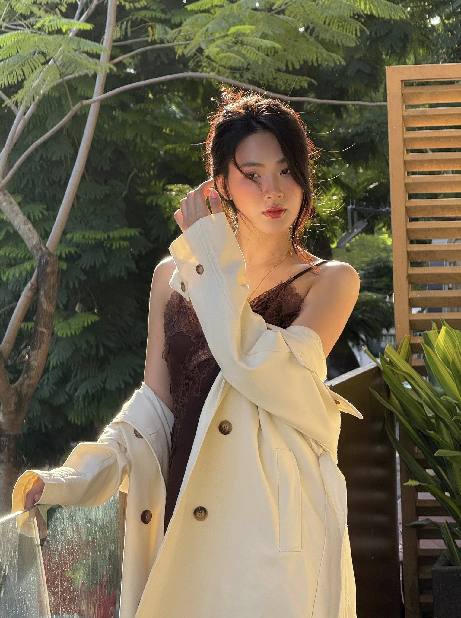 Việt Nam c&oacute; 1 mỹ nh&acirc;n đ&uacute;ng chuẩn &ldquo;s&aacute;ch gi&aacute;o khoa visual&rdquo; nhưng cứ cất giọng l&agrave; nhan sắc giảm hẳn một nửa- Ảnh 5.