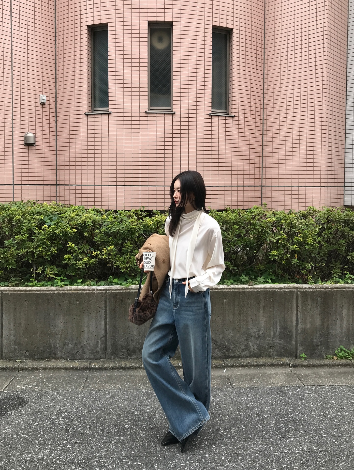 4 xu hướng quần jeans sẽ hot suốt năm 2026, kh&ocirc;ng biết hết l&agrave; kh&oacute; mặc đẹp- Ảnh 8.