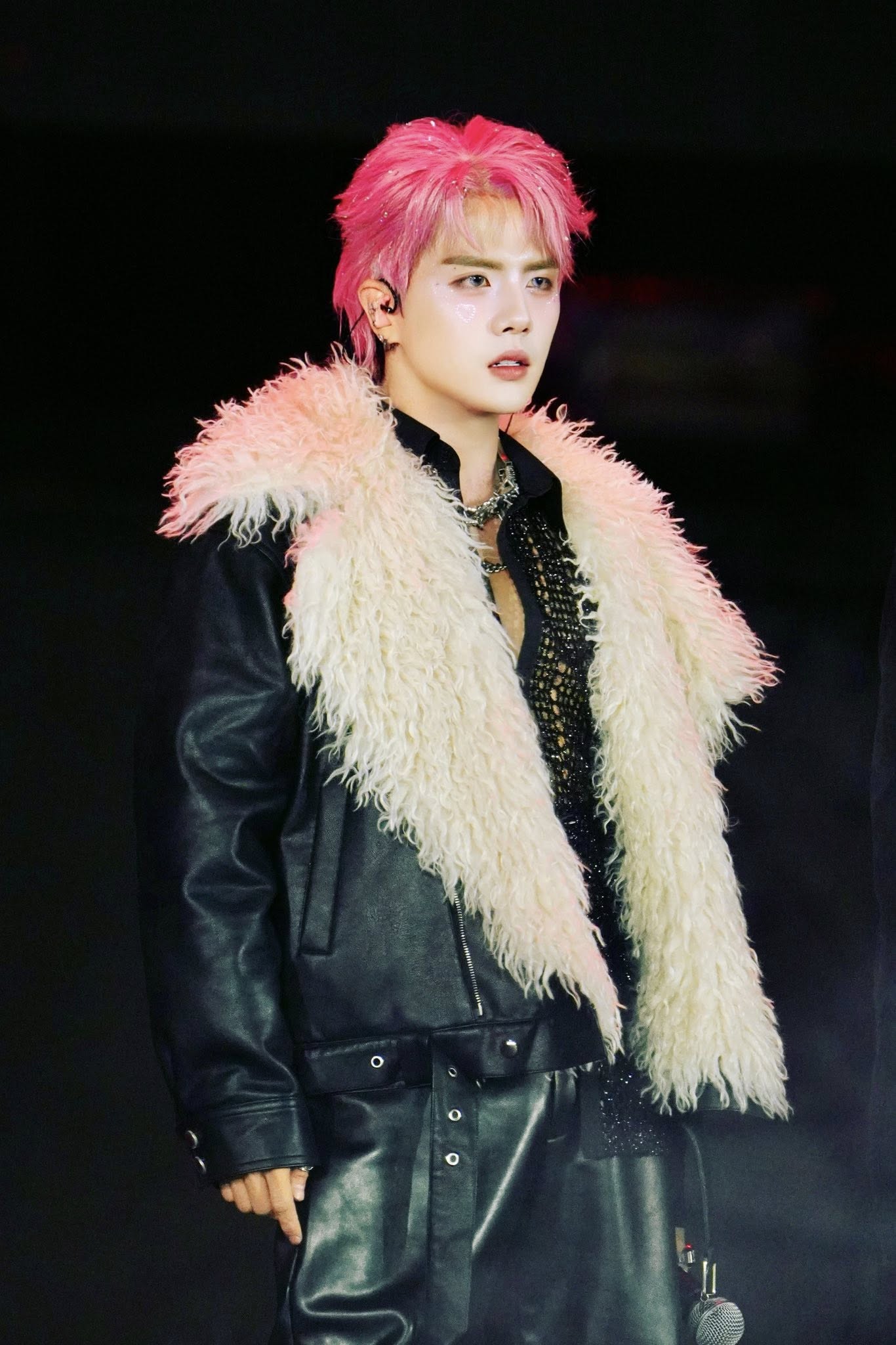 Qu&aacute; khứ của sao nam Vbiz đang hot rần rần: Nằm liệt giường v&igrave; bệnh tim, phải sống chung với thanh sắt d&agrave;i hơn 30cm- Ảnh 4.