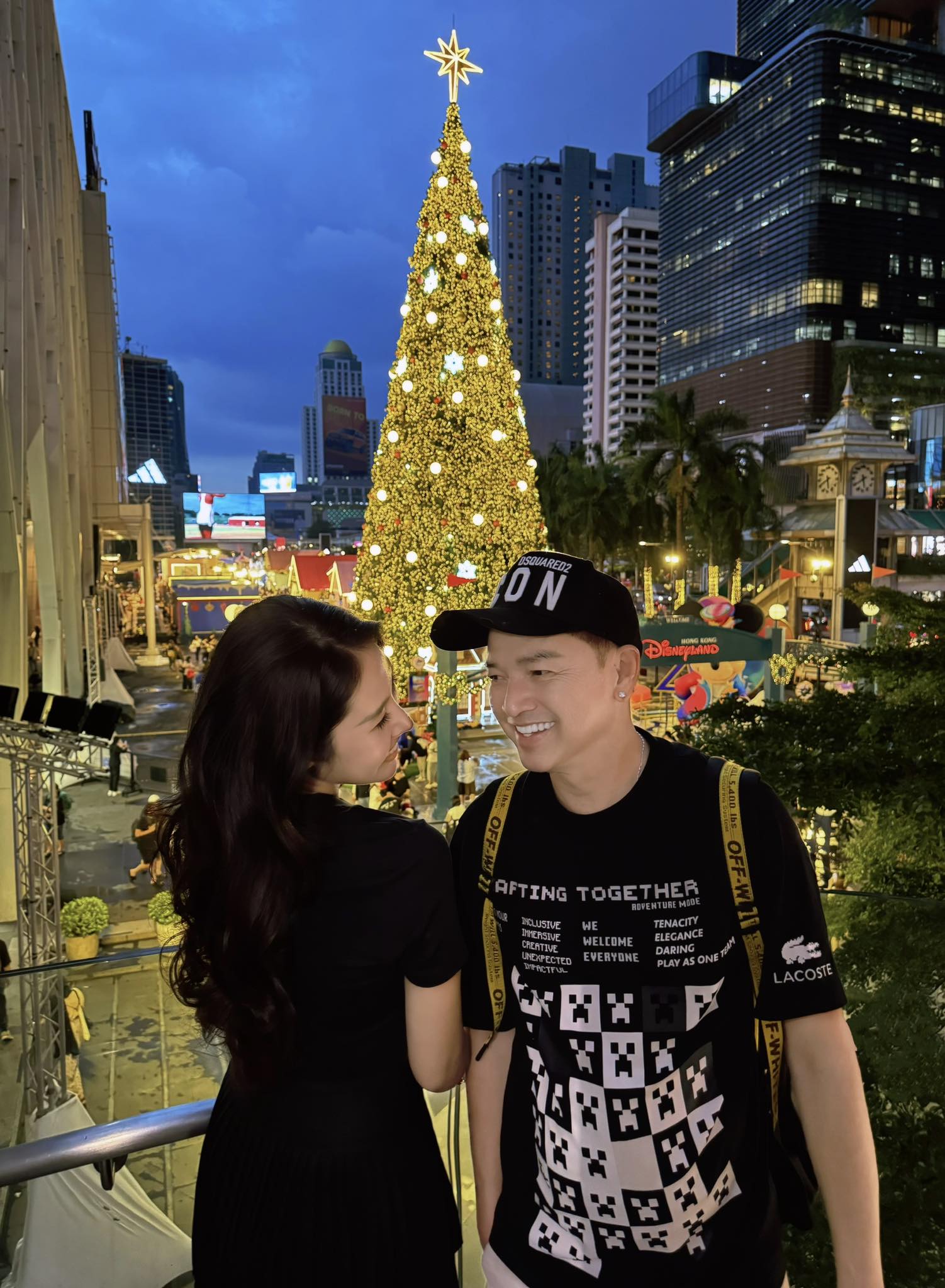 Sao nam Vbiz lấy vợ k&eacute;m 37 tuổi, vừa h&agrave;o ph&oacute;ng tặng nửa kia cuốn sổ đỏ- Ảnh 3.