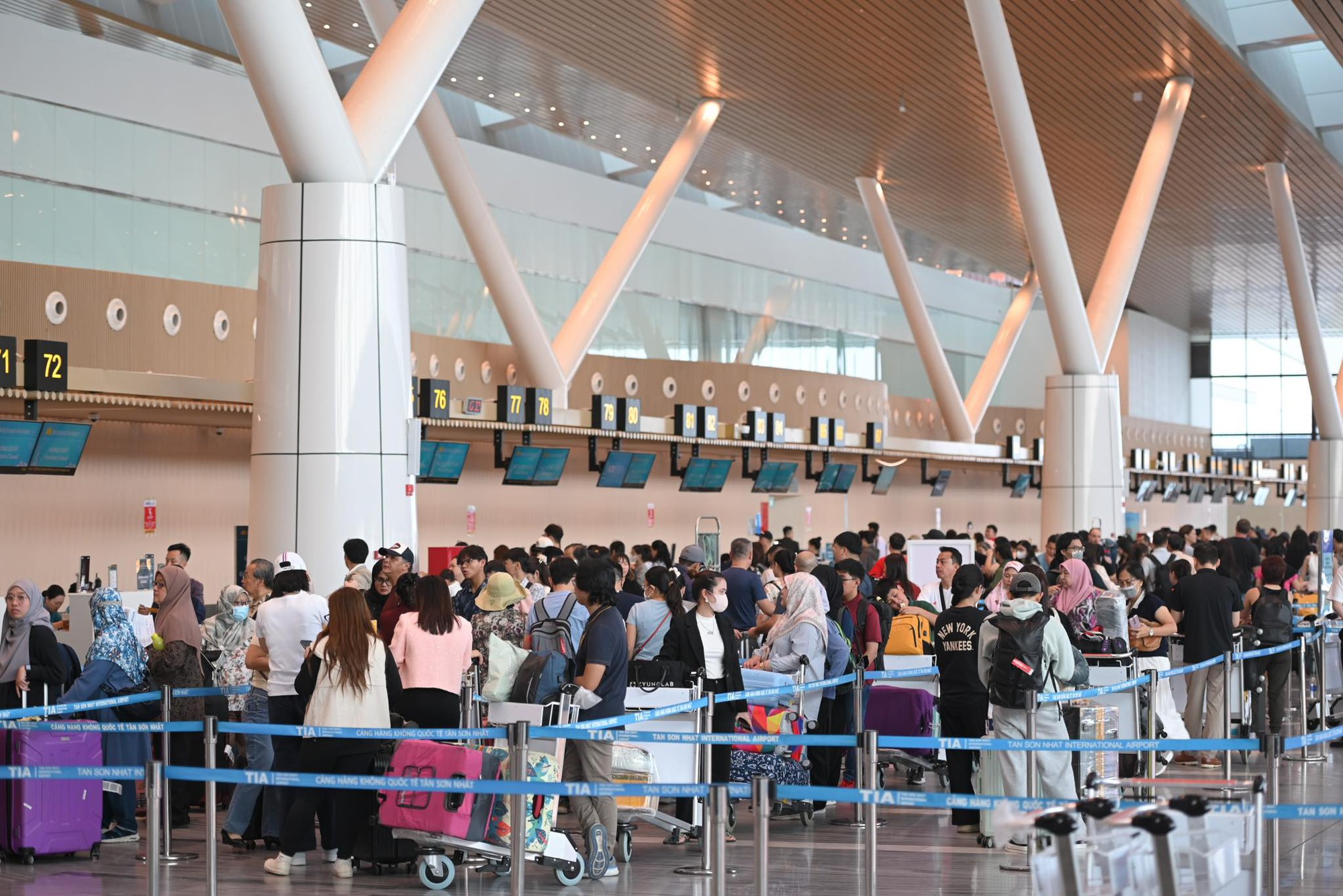 Xuất hiện đường bay ngắn kỷ lục tại Việt Nam, kh&aacute;ch vừa thắt d&acirc;y an to&agrave;n chưa kịp n&oacute;ng chỗ m&aacute;y bay đ&atilde; hạ c&aacute;nh- Ảnh 1.