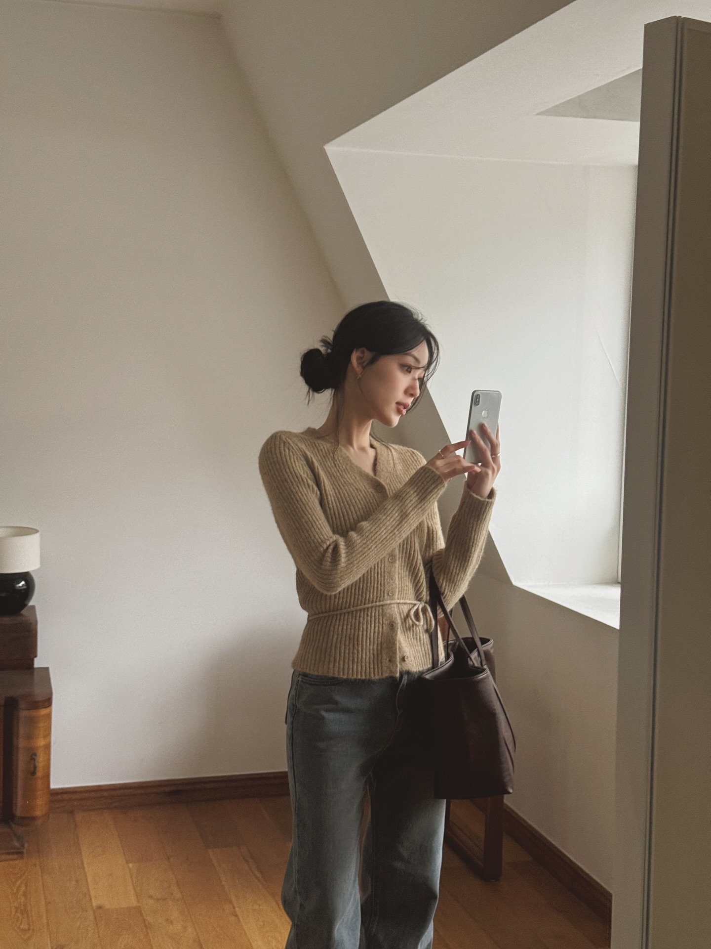 4 c&aacute;ch buộc t&oacute;c tuyệt đẹp v&agrave; thanh lịch khi mặc &aacute;o len- Ảnh 9.