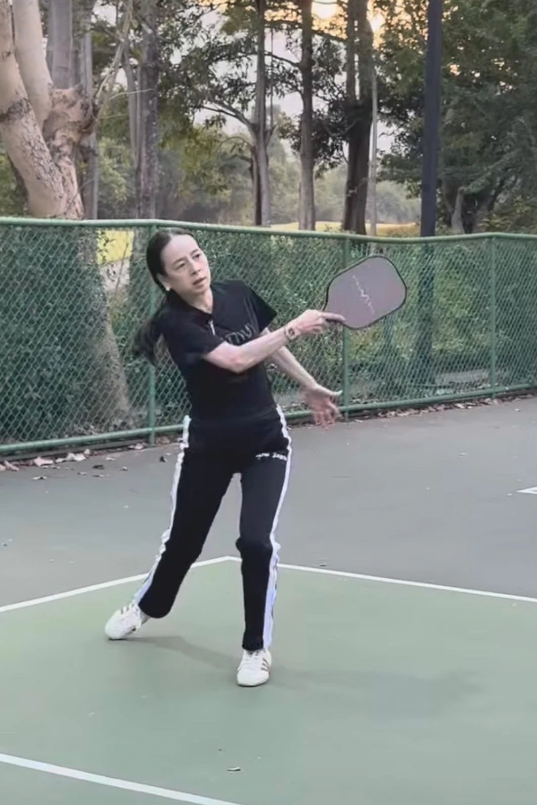 Nữ tỷ ph&uacute; Th&aacute;i Lan Madam Pang chơi pickleball g&acirc;y b&atilde;o c&otilde;i mạng- Ảnh 1.