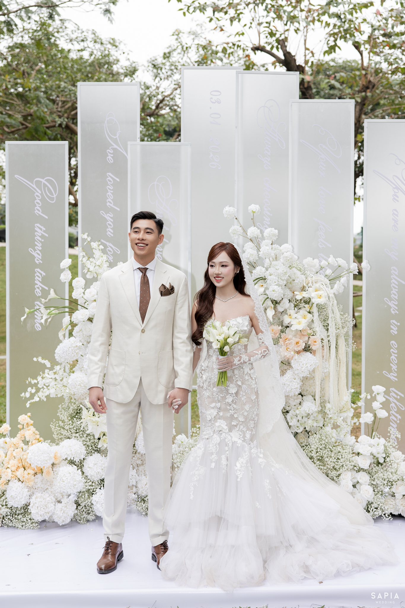 Ảnh cưới n&eacute;t căng của thủ m&ocirc;n U23 Việt Nam v&agrave; vợ thạc sĩ- Ảnh 11.