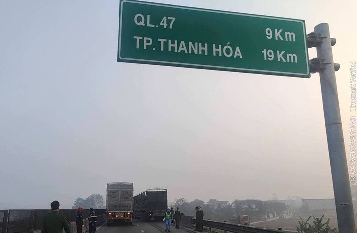 Tai nạn li&ecirc;n ho&agrave;n tr&ecirc;n cao tốc Cao Bồ - Mai Sơn, 10 người thương vong- Ảnh 1.