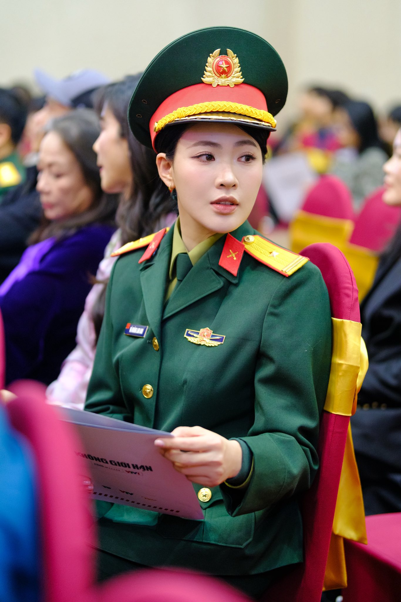 Việt Nam c&oacute; 1 mỹ nh&acirc;n đ&uacute;ng chuẩn &ldquo;s&aacute;ch gi&aacute;o khoa visual&rdquo; nhưng cứ cất giọng l&agrave; nhan sắc giảm hẳn một nửa- Ảnh 1.