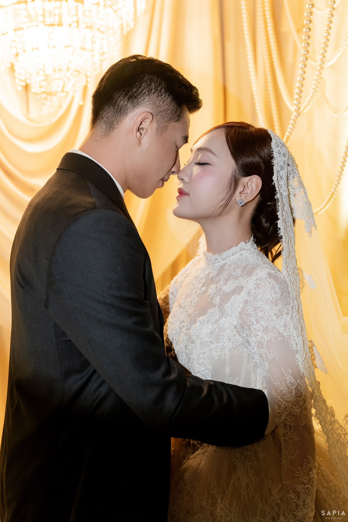 Ảnh cưới n&eacute;t căng của thủ m&ocirc;n U23 Việt Nam v&agrave; vợ thạc sĩ- Ảnh 6.