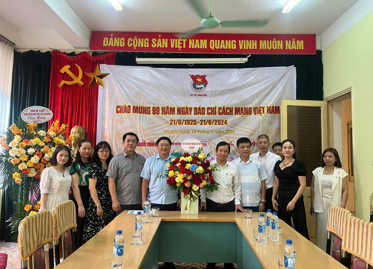 Ch&agrave;o năm mới 2026: Tạp ch&iacute; Thanh ni&ecirc;n c&ugrave;ng tuổi trẻ Việt Nam tự h&agrave;o, vững tin theo Đảng- Ảnh 5.