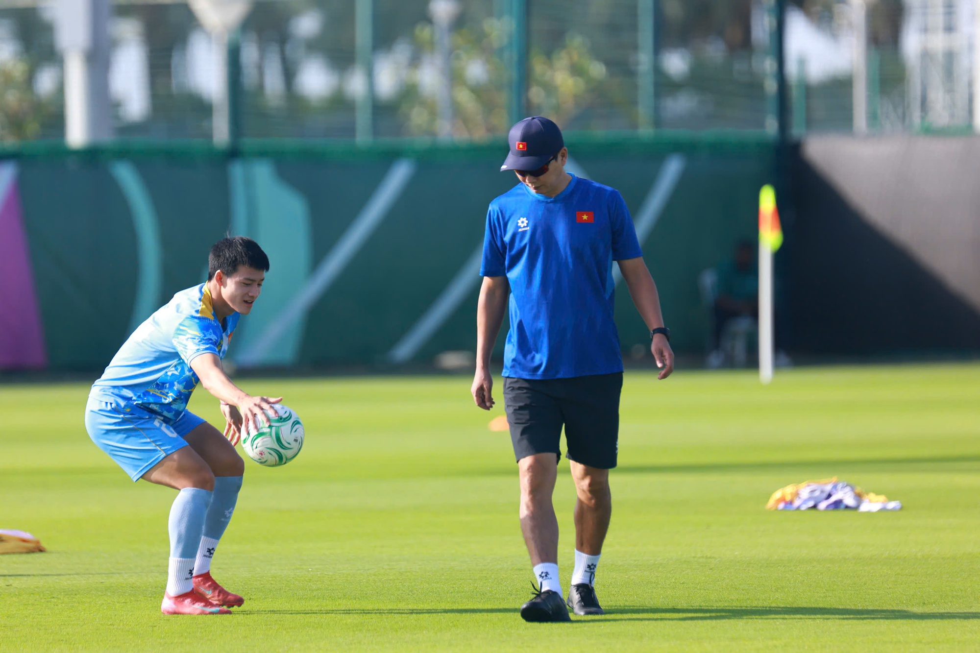 Đ&igrave;nh Bắc v&agrave; "Lamine Yamal xứ Thanh" Văn Thuận tập ri&ecirc;ng trước trận tứ kết U23 ch&acirc;u &Aacute;- Ảnh 4.