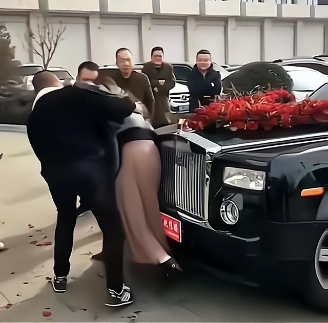 Y&ecirc;u thiếu gia kh&ocirc;ng th&agrave;nh, c&ocirc; L. x&ocirc;ng v&agrave;o ph&aacute; đ&aacute;m cưới: Từng sống như vợ chồng, được chu cấp 100 triệu/th&aacute;ng- Ảnh 2.