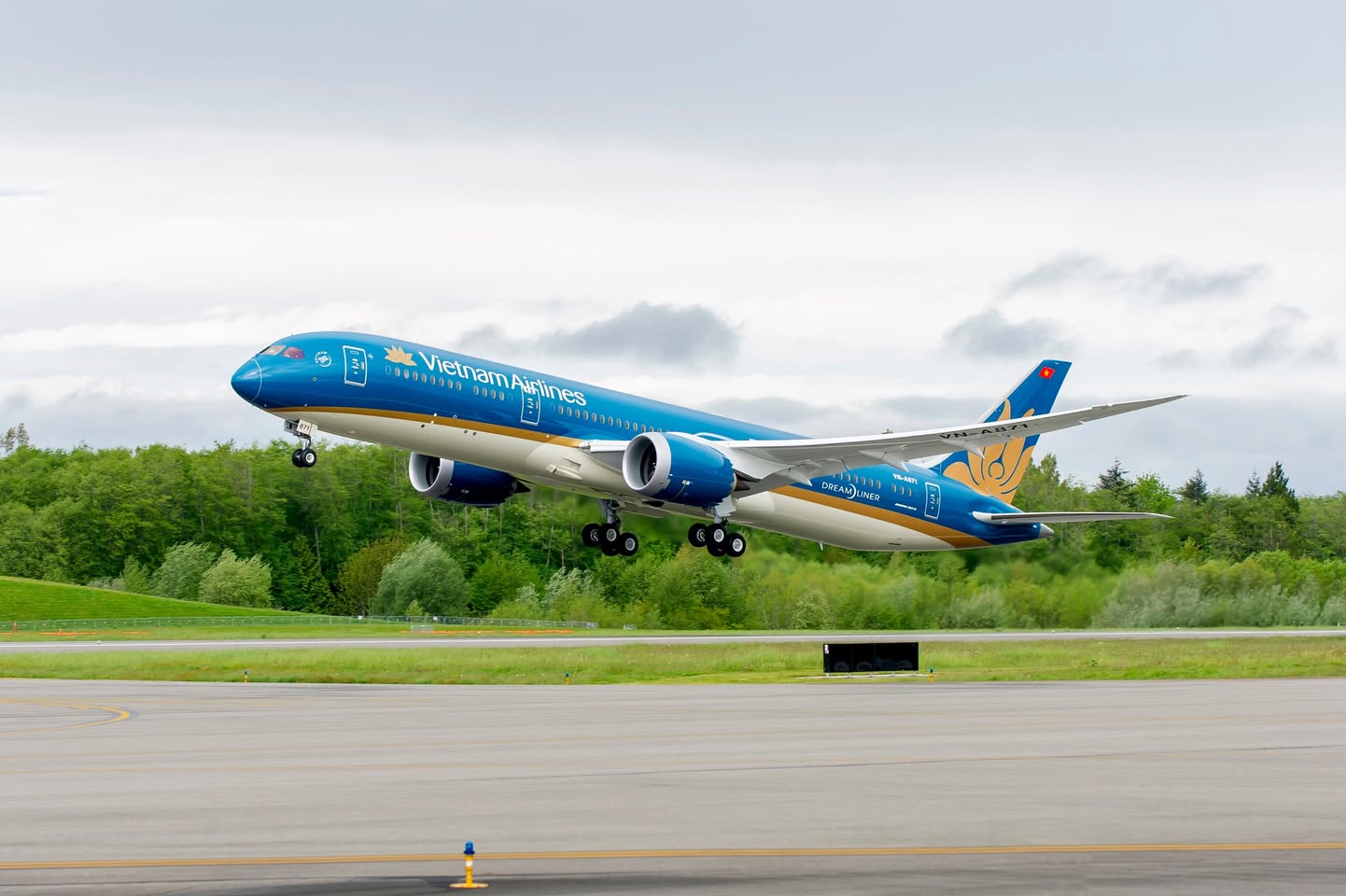 Vietnam Airlines tung tin vui n&oacute;ng hổi cho những ai chưa kịp đặt v&eacute; Tết- Ảnh 2.