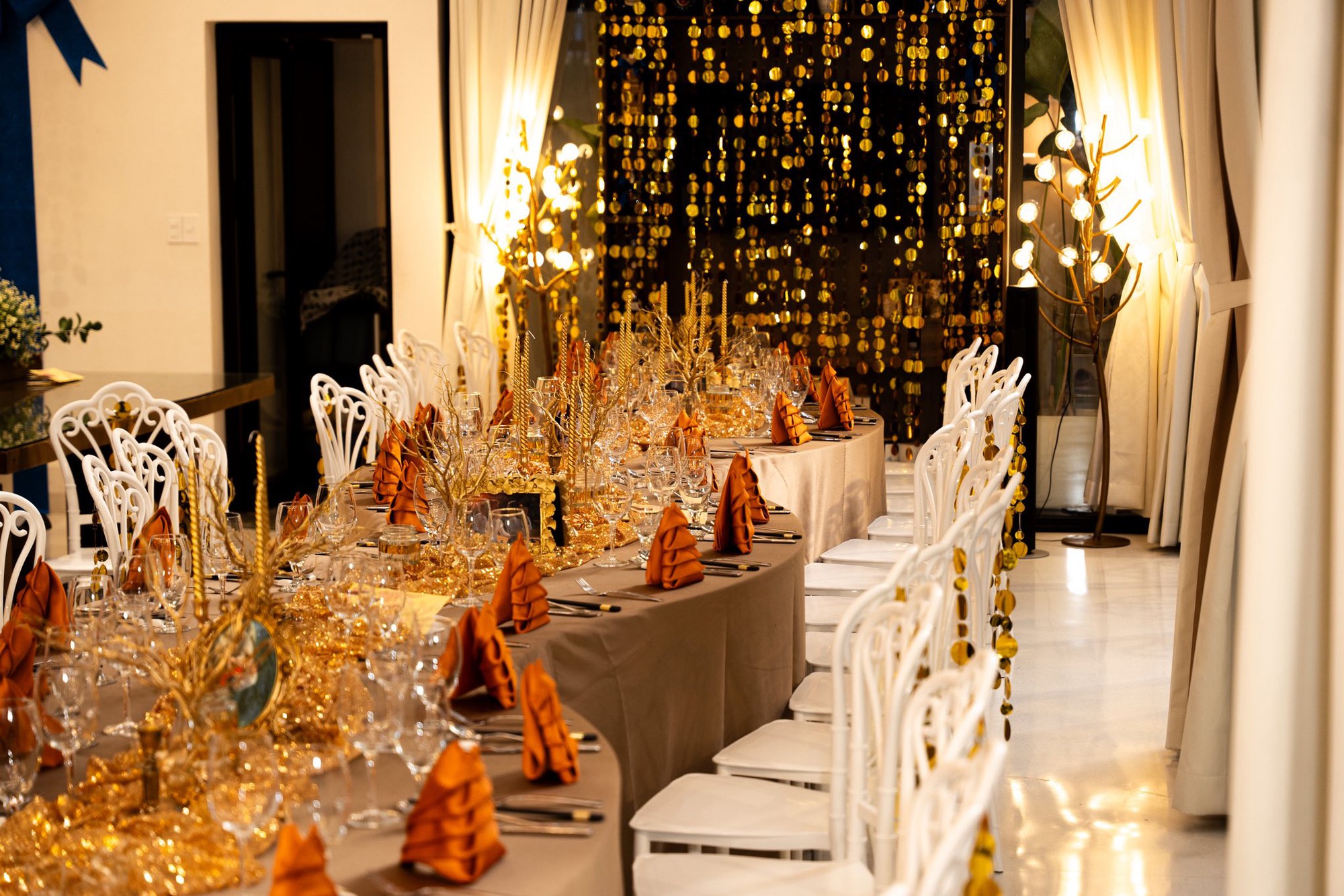 Ph&uacute; b&agrave; 4 con ở dinh thự 1000m2 tự tay chuẩn bị lễ kỷ niệm 10 năm ng&agrave;y cưới, đỉnh thế n&agrave;y bảo sao chồng m&ecirc; đắm!- Ảnh 8.