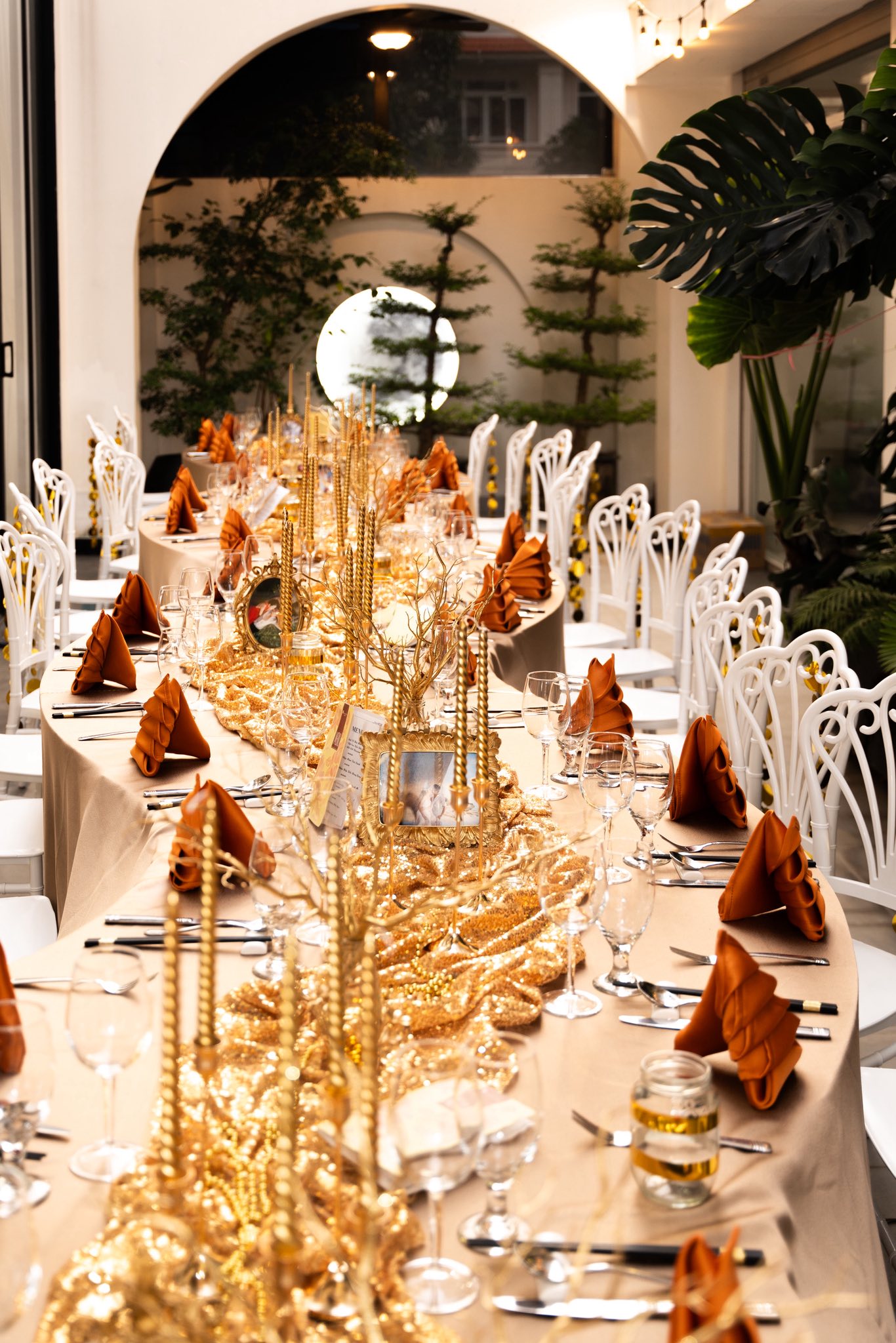 Ph&uacute; b&agrave; 4 con ở dinh thự 1000m2 tự tay chuẩn bị lễ kỷ niệm 10 năm ng&agrave;y cưới, đỉnh thế n&agrave;y bảo sao chồng m&ecirc; đắm!- Ảnh 6.