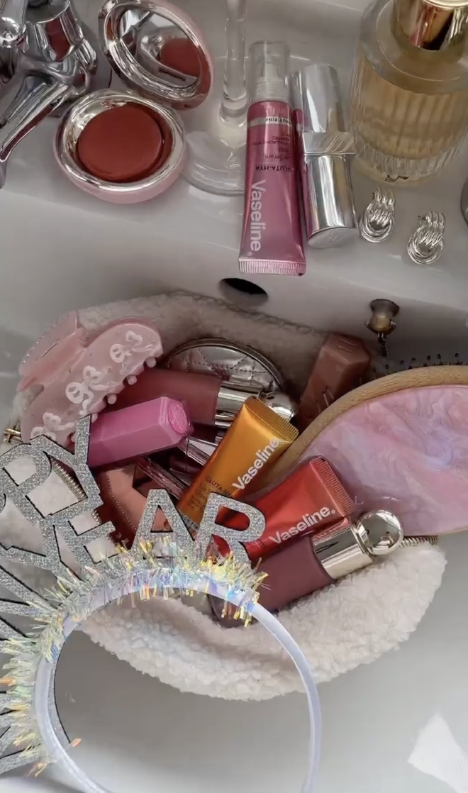 Brand 156 tuổi tr&igrave;nh l&agrave;ng son dưỡng m&agrave;u ki&ecirc;m serum: Th&agrave;nh phần tuyệt hảo, khiến m&ocirc;i bạn tươi như quả mọng- Ảnh 2.