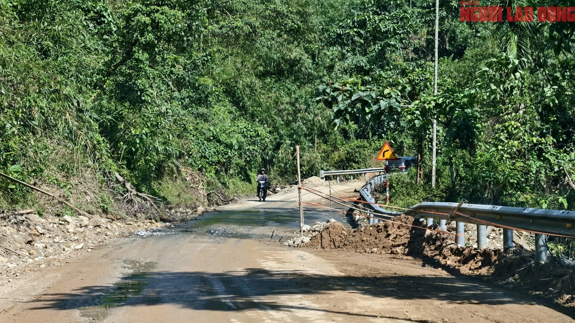 Ngổn ngang những cung đường miền n&uacute;i Quảng Ng&atilde;i sau mưa lũ- Ảnh 3.