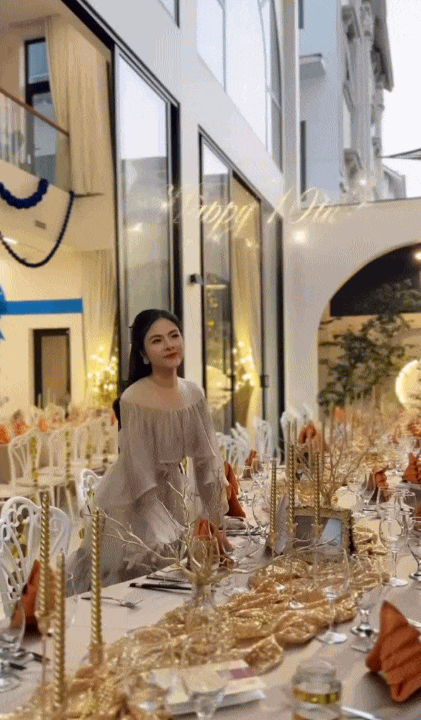 Ph&uacute; b&agrave; 4 con ở dinh thự 1000m2 tự tay chuẩn bị lễ kỷ niệm 10 năm ng&agrave;y cưới, đỉnh thế n&agrave;y bảo sao chồng m&ecirc; đắm!- Ảnh 15.