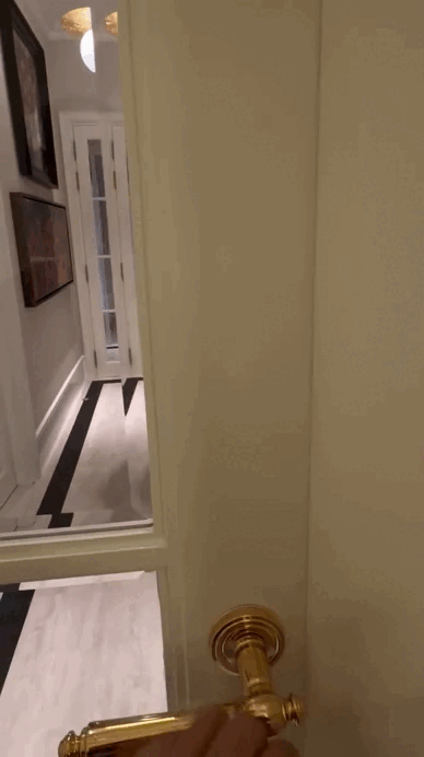 Cả showbiz c&oacute; đ&uacute;ng 1 người: Nu&ocirc;i 10 người con kh&ocirc;ng c&ugrave;ng huyết thống, ở biệt thự 