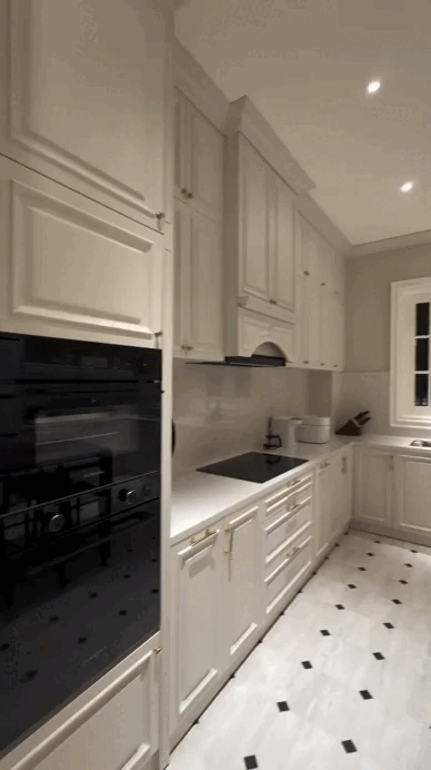 Cả showbiz c&oacute; đ&uacute;ng 1 người: Nu&ocirc;i 10 người con kh&ocirc;ng c&ugrave;ng huyết thống, ở biệt thự 