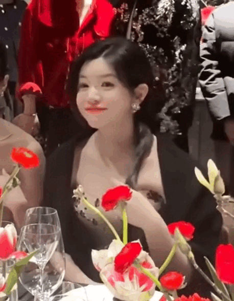 Ngoại lệ của showbiz: Mỹ nh&acirc;n 42 tuổi mặt vẫn 