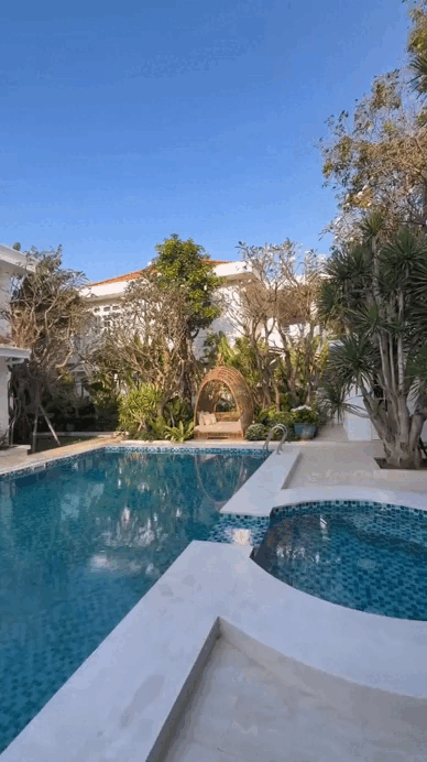 Cả showbiz c&oacute; đ&uacute;ng 1 người: Nu&ocirc;i 10 người con kh&ocirc;ng c&ugrave;ng huyết thống, ở biệt thự 