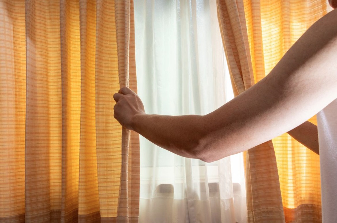 L&agrave;m điều n&agrave;y với cửa sổ 10 ph&uacute;t mỗi ng&agrave;y, nh&agrave; vừa ấm, h&oacute;a đơn tiền điện vừa thấp bất ngờ- Ảnh 1.