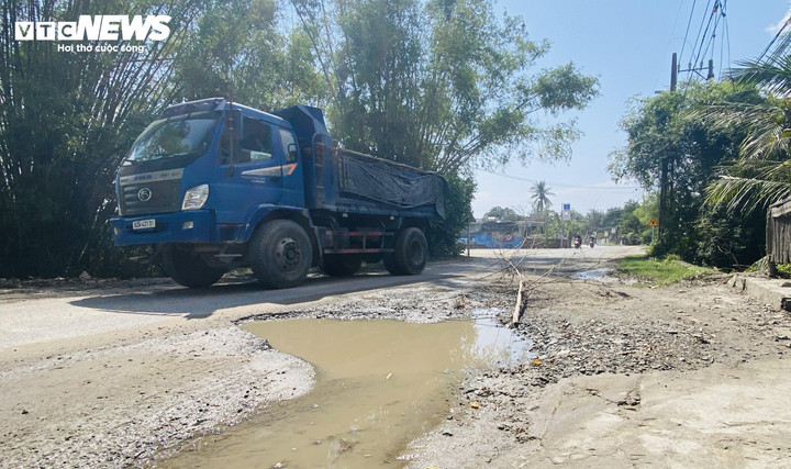 Xe tải c&agrave;y n&aacute;t Tỉnh lộ ở Đ&agrave; Nẵng: 'B&atilde;o bụi' bức tử m&ocirc;i trường, d&acirc;n &ldquo;chết m&ograve;n&rdquo;- Ảnh 6.