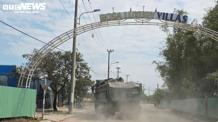 Xe tải c&agrave;y n&aacute;t Tỉnh lộ ở Đ&agrave; Nẵng: 'B&atilde;o bụi' bức tử m&ocirc;i trường, d&acirc;n &ldquo;chết m&ograve;n&rdquo;- Ảnh 5.