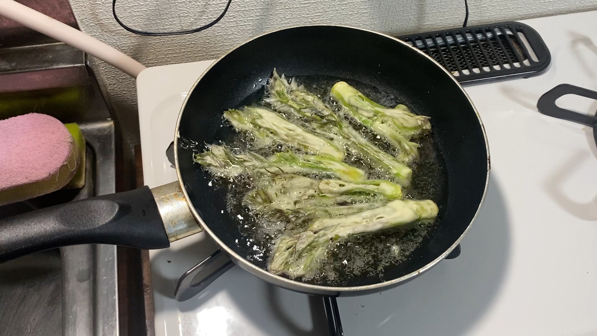 Thứ rau dại ở Việt Nam, Trung Quốc v&iacute; l&agrave; &ldquo;cao lương mỹ vị số 1 thế giới&rdquo;: Nấu kiểu n&agrave;y bao nhi&ecirc;u cũng hết- Ảnh 5.