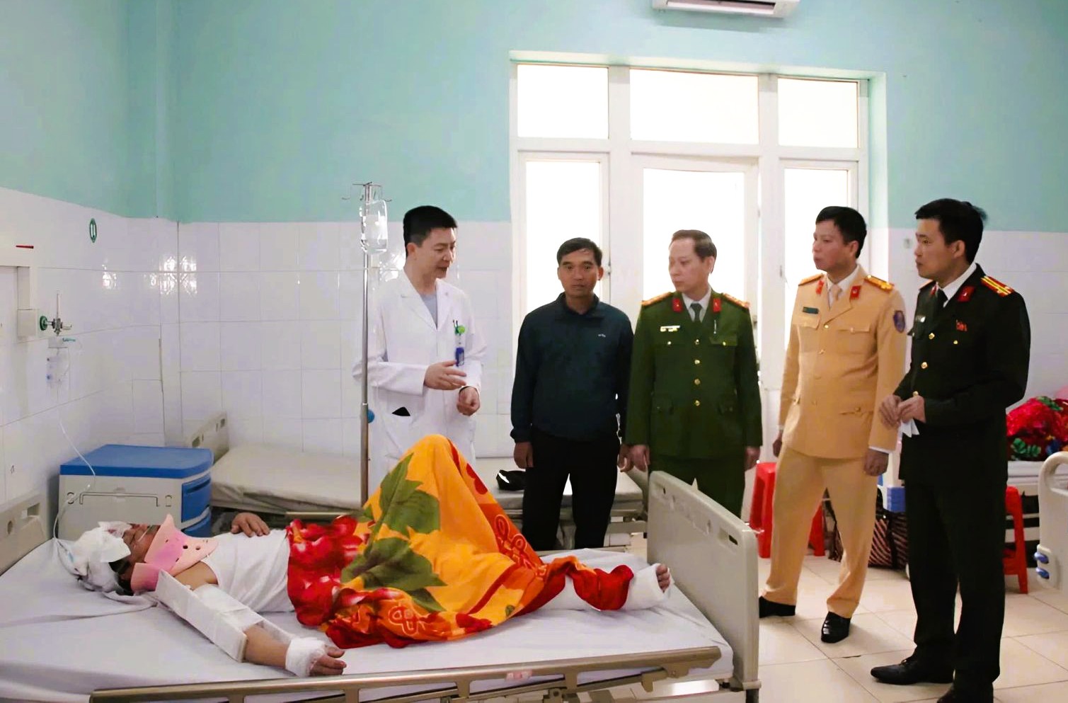 X&aacute;c định nguy&ecirc;n nh&acirc;n tai nạn thảm khốc tr&ecirc;n cao tốc l&agrave;m 4 người chết, 5 người bị thương- Ảnh 2.