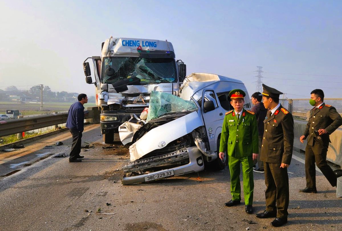 Vụ tai nạn thảm khốc 4 người chết, 5 người bị thương: Nhà gái tới nhà trai bàn chuyện đám cưới- Ảnh 1. Vụ tai nạn thảm khốc 4 người chết, 5 người bị thương: Nhà gái tới nhà trai bàn chuyện đám cưới- Ảnh 1.