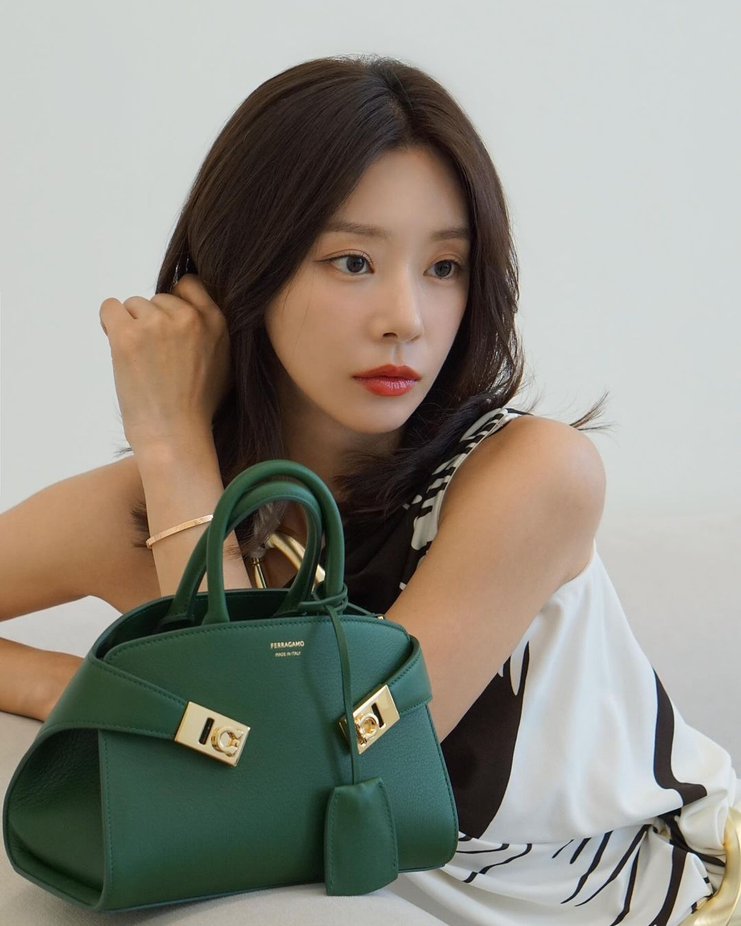 Chưa thấy ai khổ như mỹ nh&acirc;n n&agrave;y: Bị t&ograve;a &aacute;n triệu tập chỉ v&igrave;... 1 bức ảnh!- Ảnh 6.