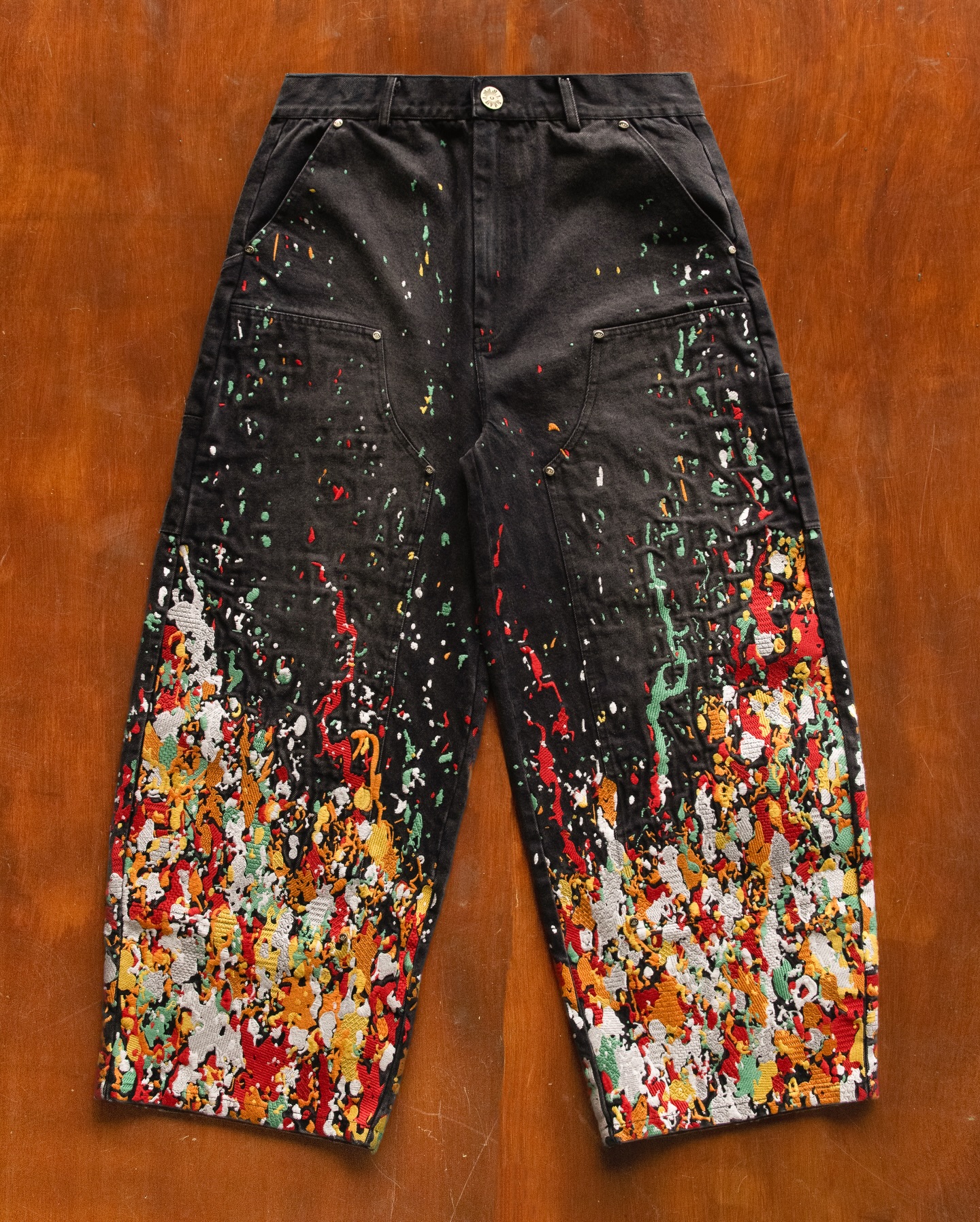 Tốn 1,5 triệu mũi th&ecirc;u cho một chiếc quần, l&agrave;m &aacute;o len họa tiết tinh xảo như tranh vẽ: Brand n&agrave;o l&agrave;m đồ đỉnh vậy?- Ảnh 11.