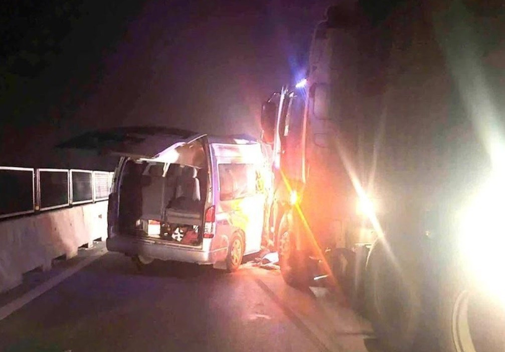 Tai nạn li&ecirc;n ho&agrave;n tr&ecirc;n cao tốc qua Thanh H&oacute;a l&agrave;m 4 người chết: C&aacute;c nạn nh&acirc;n l&agrave; anh em, họ h&agrave;ng- Ảnh 4.