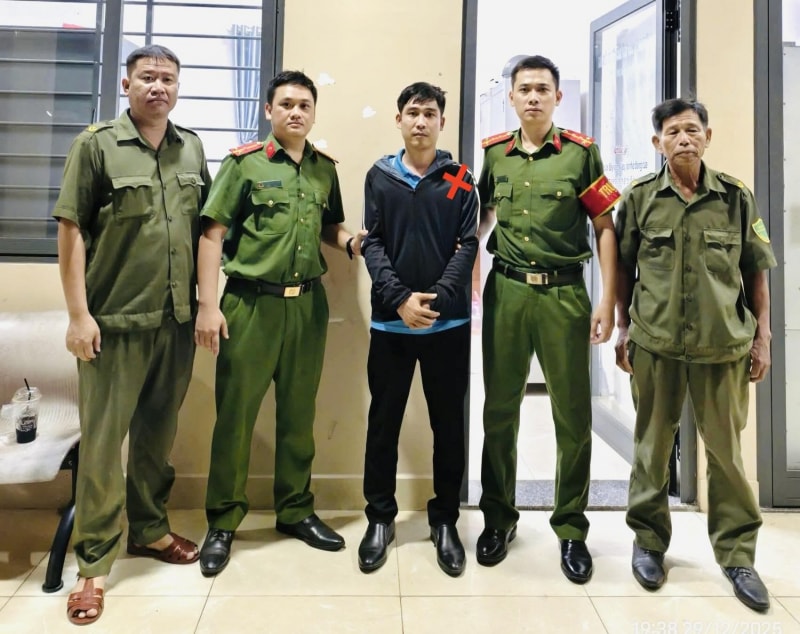 Bắt giữ nh&acirc;n vi&ecirc;n kinh doanh Nguyễn Kh&aacute;nh Duy- Ảnh 1.