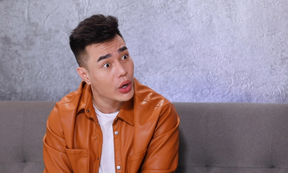 Nam diễn vi&ecirc;n c&aacute;t-x&ecirc; rải từ tầng 1 đến tầng 3, ở biệt thự rộng như c&ocirc;ng vi&ecirc;n, cưới vợ đẹp, đảm đang- Ảnh 2.