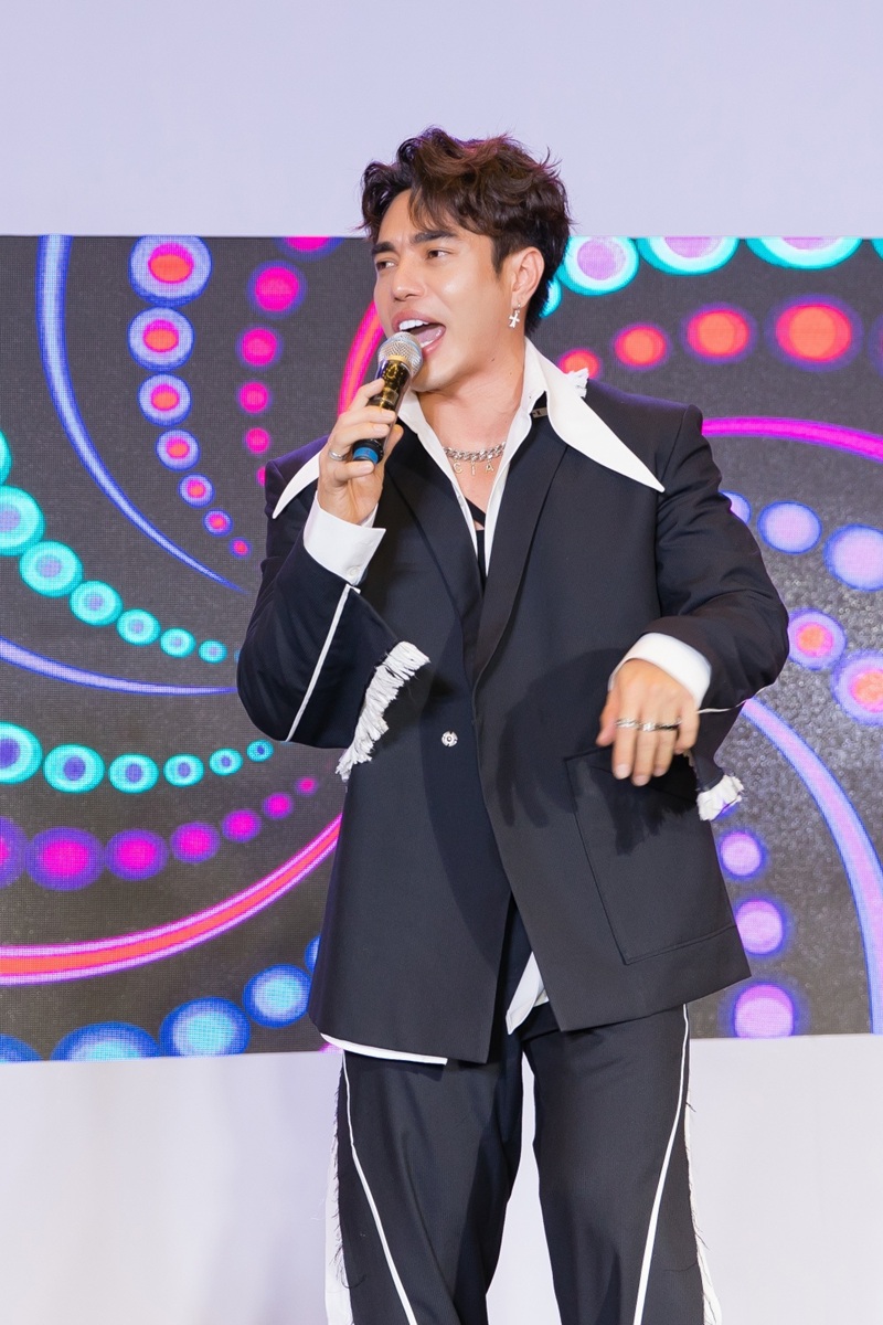 Nam diễn vi&ecirc;n c&aacute;t-x&ecirc; rải từ tầng 1 đến tầng 3, ở biệt thự rộng như c&ocirc;ng vi&ecirc;n, cưới vợ đẹp, đảm đang- Ảnh 1.