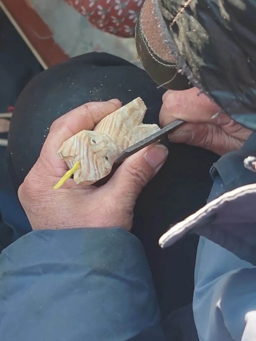 Cơn sốt "gỗ đi&ecirc;u khắc thảm họa" LinaBell: Xấu lạ nhưng ai cũng muốn sở hữu!- Ảnh 11.