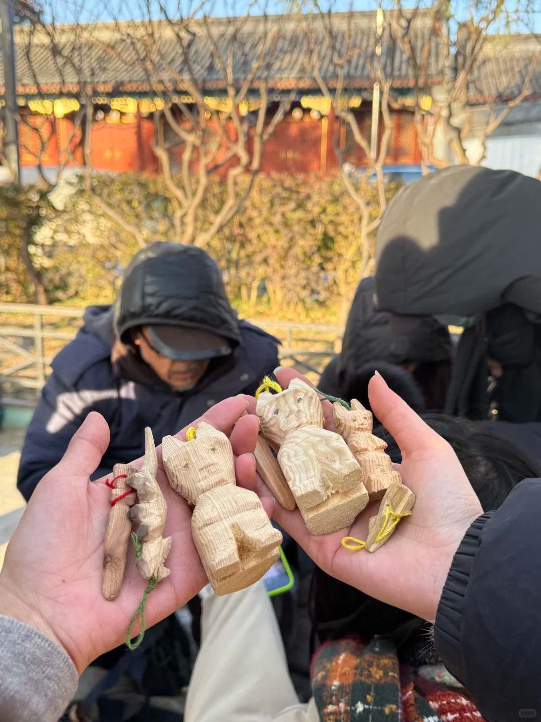 Cơn sốt "gỗ đi&ecirc;u khắc thảm họa" LinaBell: Xấu lạ nhưng ai cũng muốn sở hữu!- Ảnh 10.