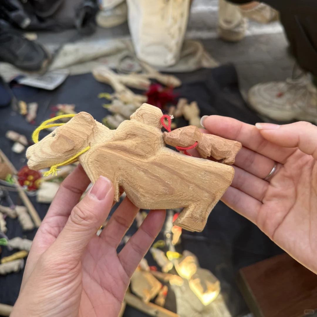 Cơn sốt "gỗ đi&ecirc;u khắc thảm họa" LinaBell: Xấu lạ nhưng ai cũng muốn sở hữu!- Ảnh 9.