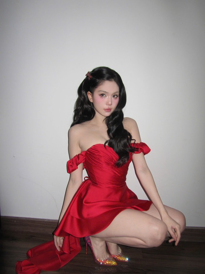 Ngọc Trinh da trắng mịn, eo thon đẳng cấp nhờ 2 loại nước d&acirc;n d&atilde;, 1 loại rau rẻ b&egrave;o b&aacute;n đầy chợ Việt- Ảnh 4.