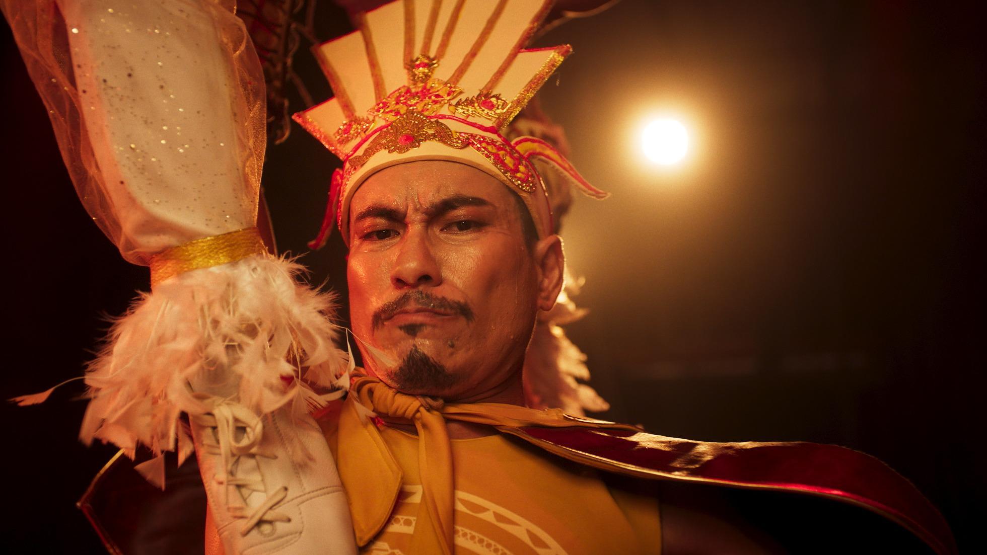 Con Kể Ba Nghe lấy nước mắt kh&aacute;n giả khi chạm đến khoảng c&aacute;ch thế hệ v&agrave; những vết thương t&acirc;m l&yacute;- Ảnh 2.