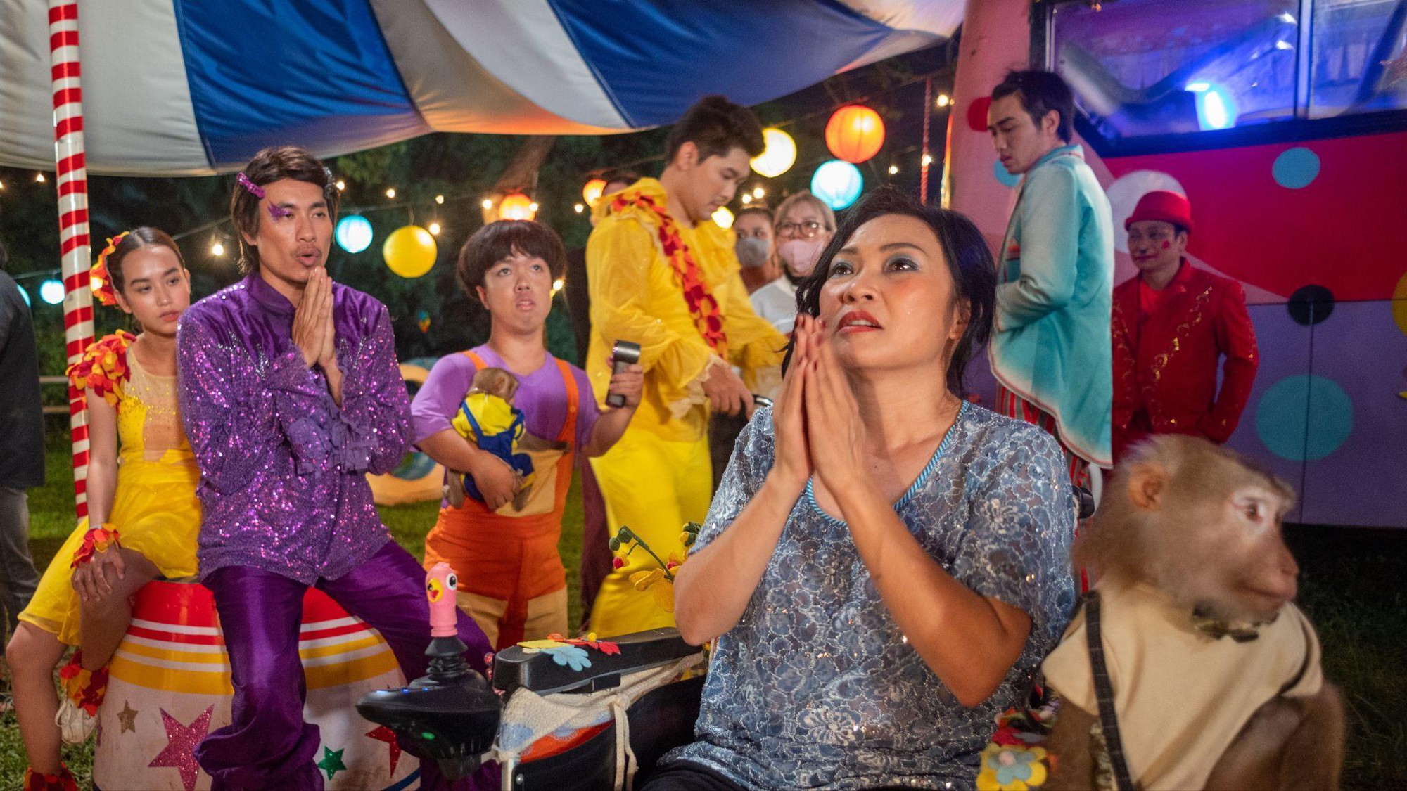 Con Kể Ba Nghe lấy nước mắt kh&aacute;n giả khi chạm đến khoảng c&aacute;ch thế hệ v&agrave; những vết thương t&acirc;m l&yacute;- Ảnh 3.