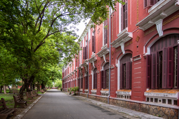 Ở Việt Nam, c&oacute; một ng&ocirc;i trường duy nhất được c&ocirc;ng nhận l&agrave; di t&iacute;ch lịch sử quốc gia đặc biệt- Ảnh 4.